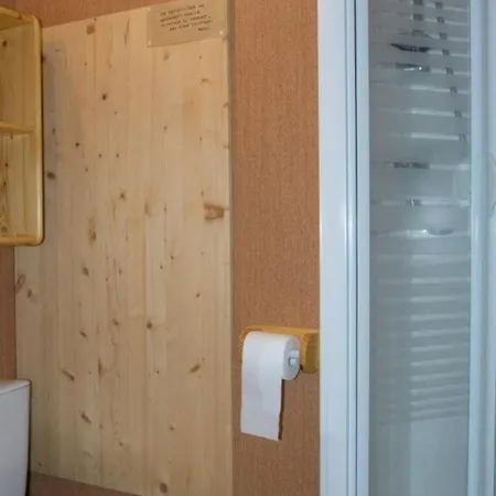 2/3 Pers. Centre De Avec Jardinet, Parking Et Casier A Skis - Fr-1-266-222 Apartment